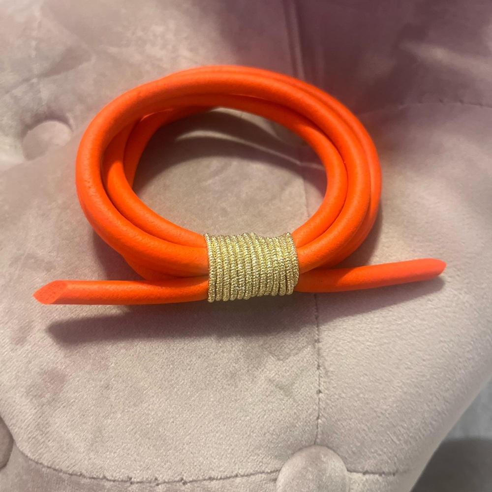 Red bracelets - Picture 2 of 3